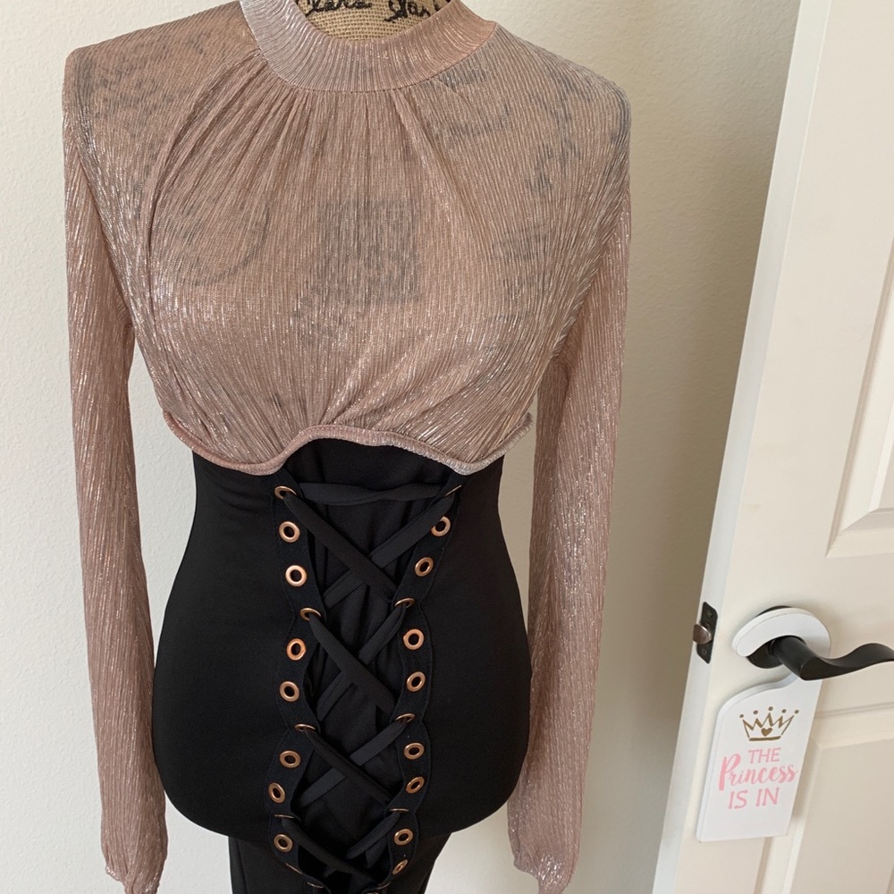 Gorgeous dress!  Rose gold top|black bottom.